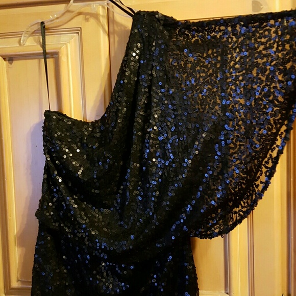 Gorgeous one shoulder dress by Jessica Simpson - Picture 2 of 4